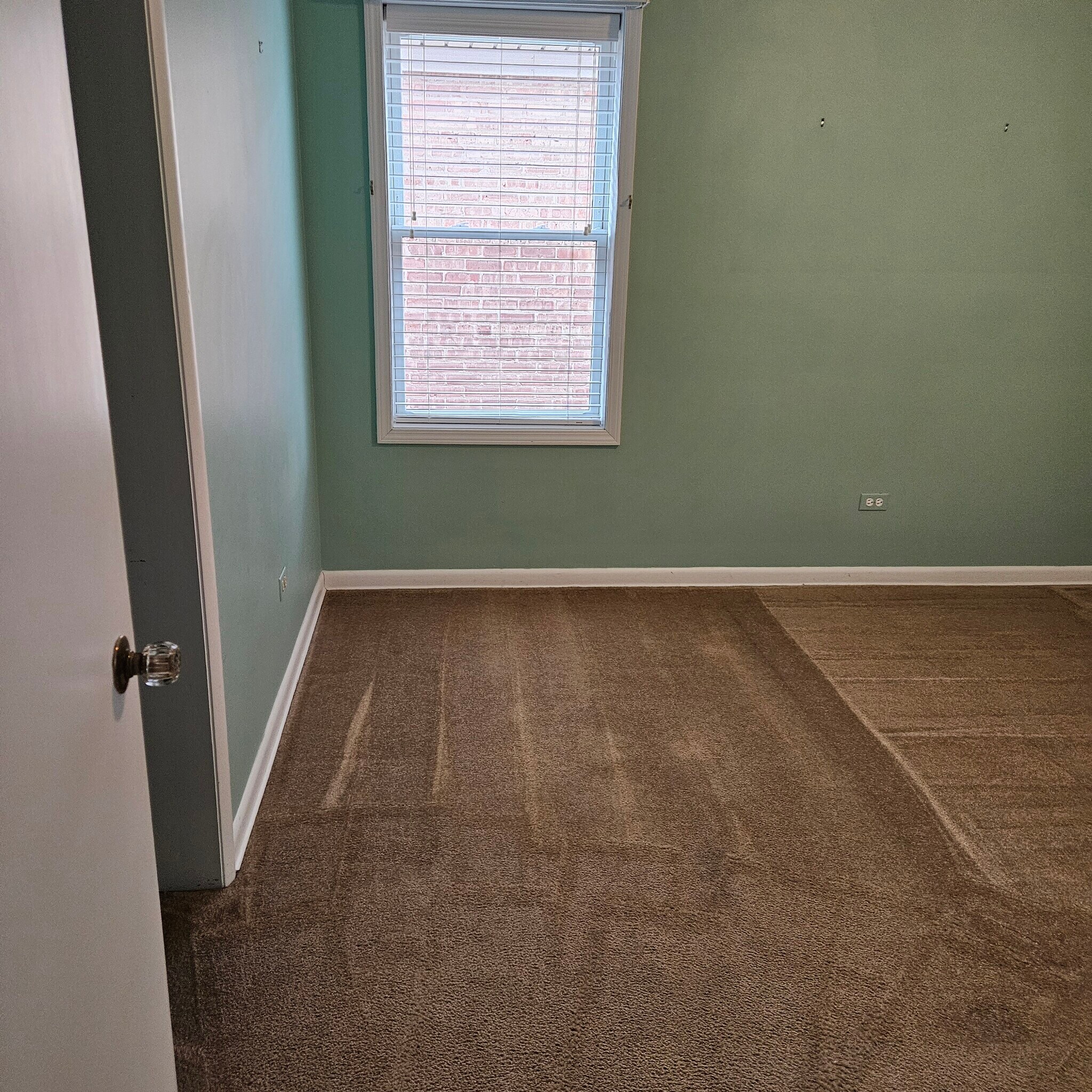 Building Photo - 5852 N Melvina Ave