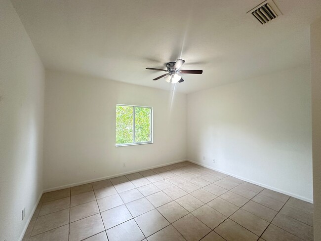 Building Photo - 3 Bedroom Townhome in West Palm Beach