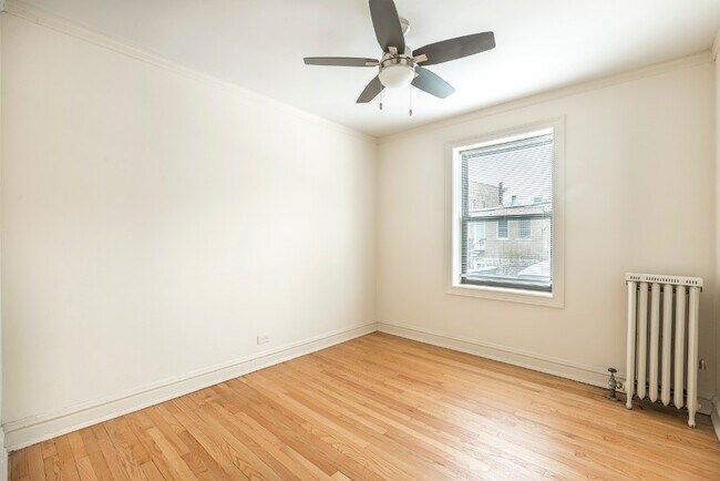 Building Photo - 1824 N Lincoln Park W