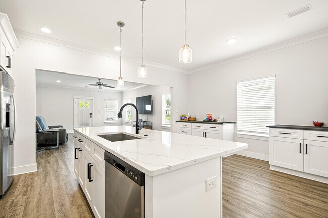Building Photo - 228 Speckled Trout Ln N