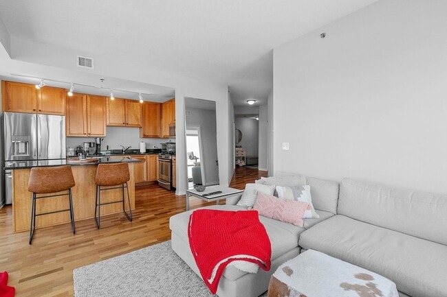 Building Photo - 929 Portland Ave