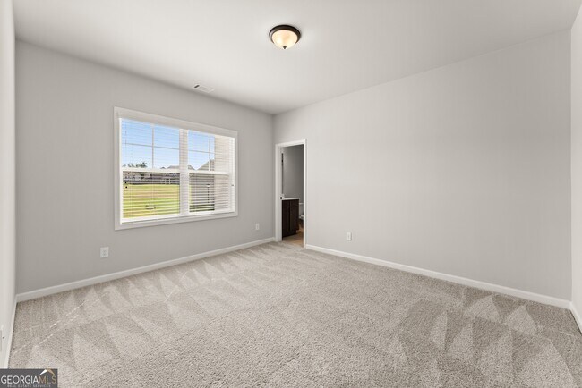 Building Photo - 4656 Silver Oak Dr SW