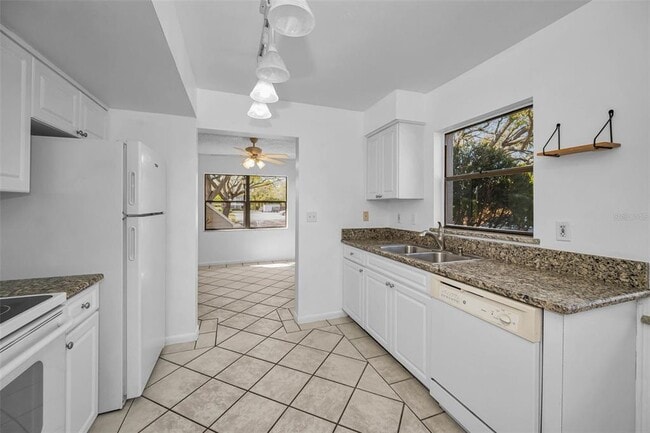 Building Photo - 10626 Longwood Dr