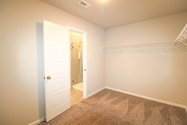 Building Photo - 7043 Diamond Vly