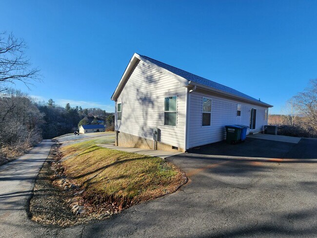 Building Photo - 312 McLean Heights Ct