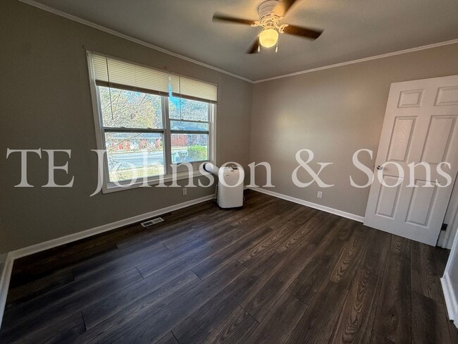 Building Photo - Cozy Greensboro Home with Modern Comforts