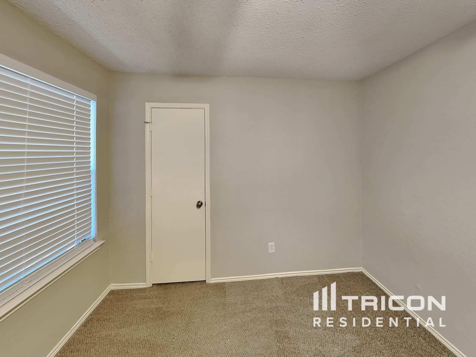 Building Photo - 4931 Darrow Ln