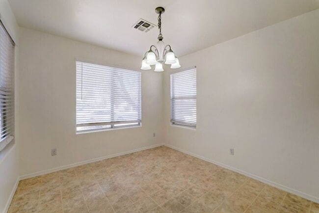 Building Photo - READY TO VIEW NOW! Bright, Open Floorplan w/ Brand New Interior Paint & Carpet!