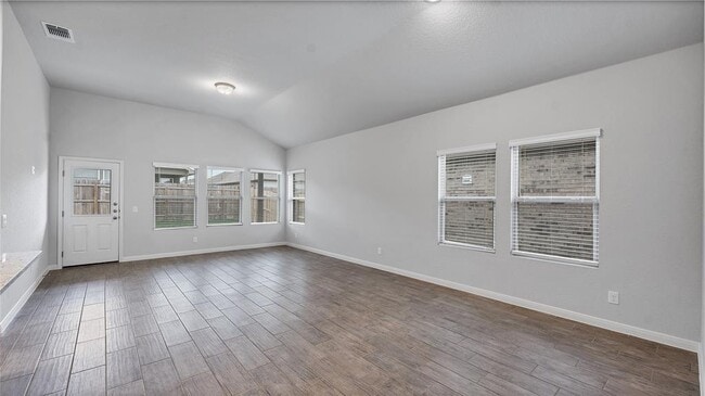 Building Photo - 1941 Colonial Ave