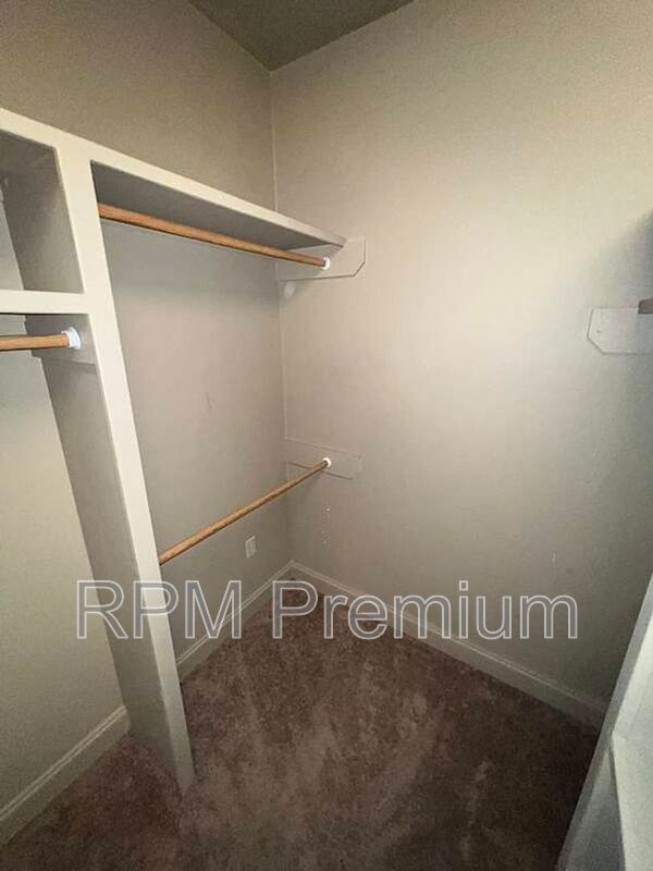 Building Photo - 3995 Water Oak Dr