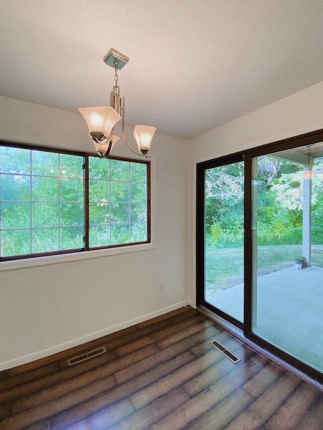 Building Photo - 11166 Westwind Dr