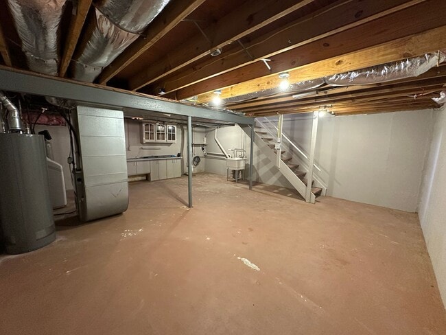 Building Photo - 2 Bedroom Townhome in Western Schools