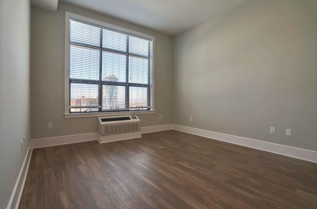 Building Photo - 32 Oakland Ave