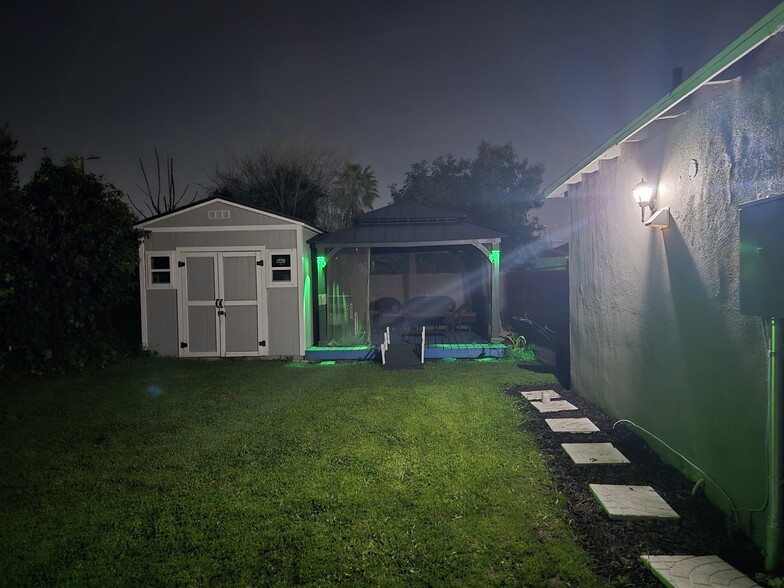 Building Photo - 1030 W Temple St