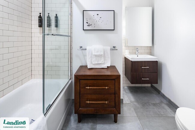 Building Photo - 933 McGee St