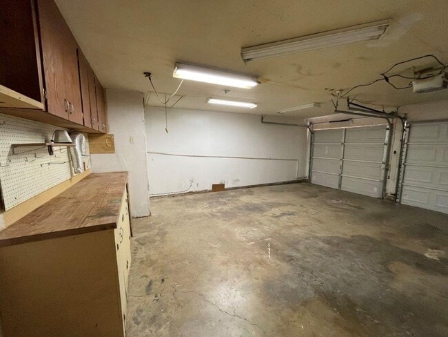 Building Photo - Brand New paint no carpet! Clean and ready...