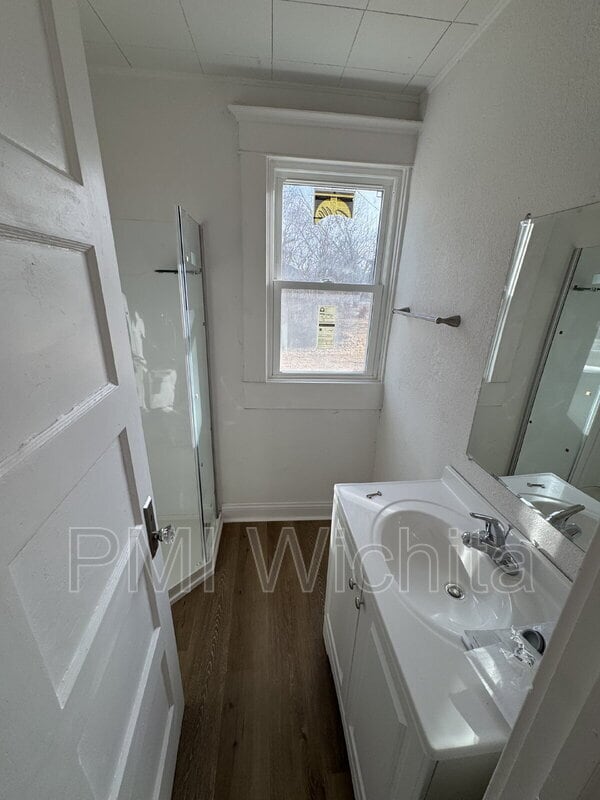 Building Photo - 258 S Poplar St