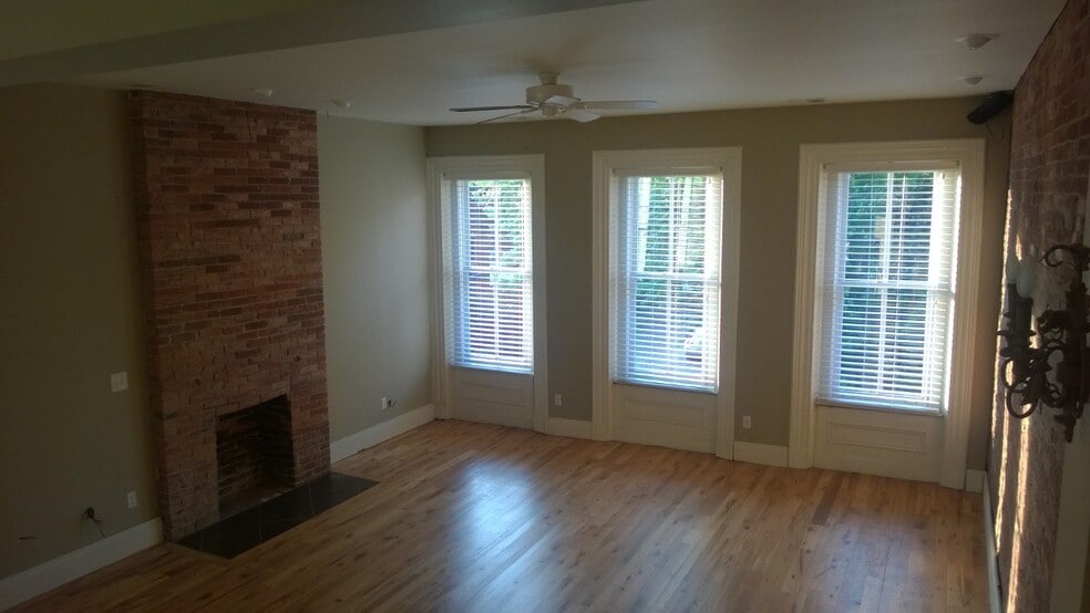 2nd Floor Living Room - 1339-2 W North Ave