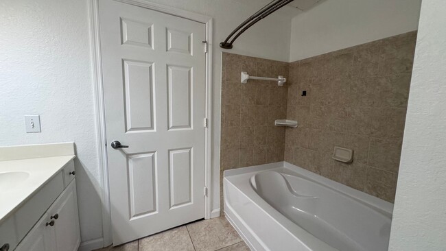 Building Photo - 3 Bedroom/ 2 Bath Condo for rent in Desira...