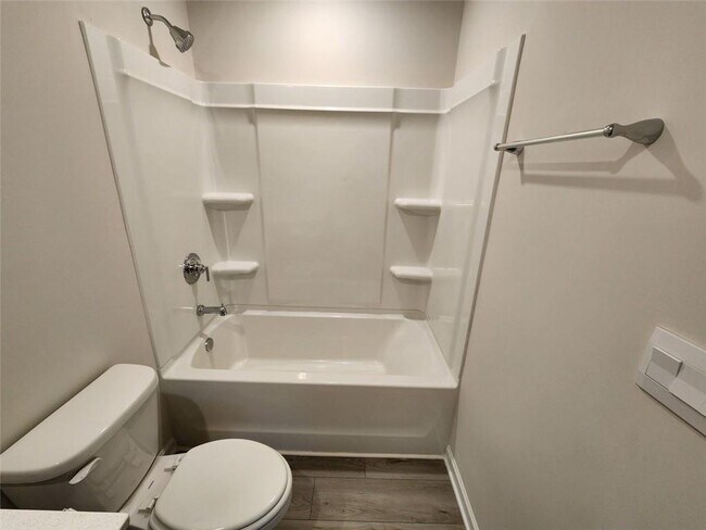 Building Photo - 235 Vly Oak Dr