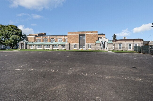 Building Photo - 241 W 6th St