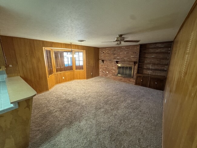 Building Photo - 2201 Barnett Dr
