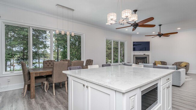 Building Photo - WELCOME TO LAKE MURRAY'S PARADISE