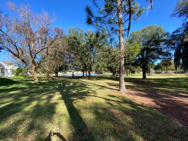 Building Photo - Spectacular ANNUAL LEASE, Fully Furnished ...