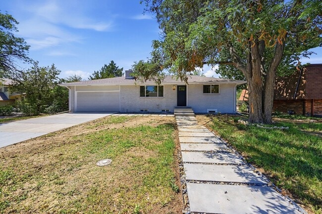 Building Photo - 4-bedroom, 4 bath home with 2 car garage