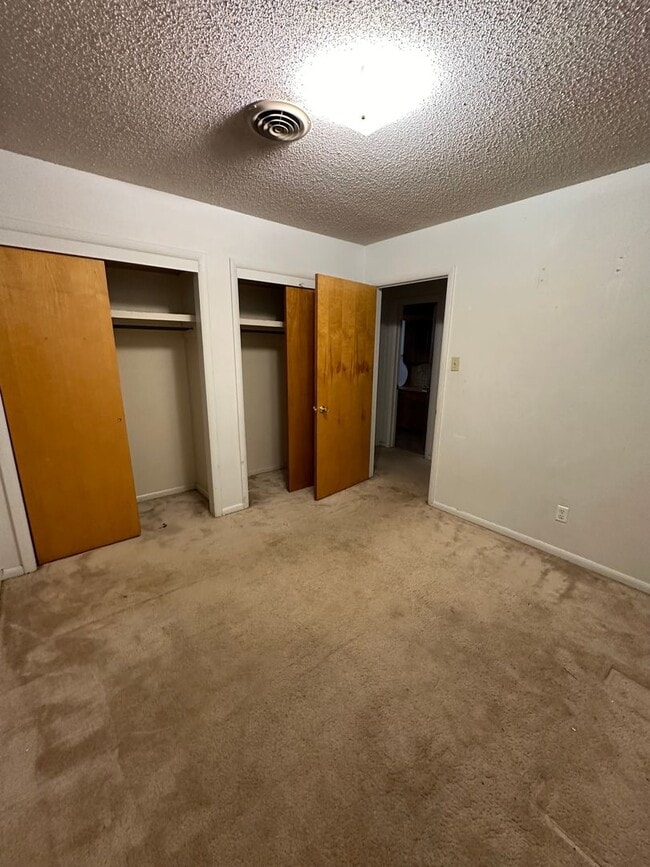 Building Photo - 3 Bed 2 Bath Home in Highland School School District!