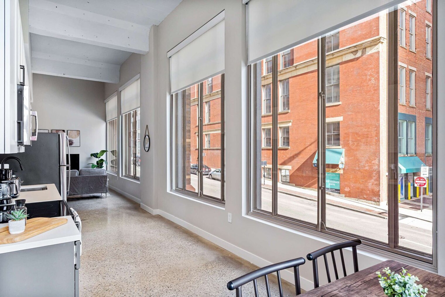 Building Photo - 205 W 4th St