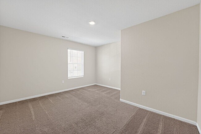 Building Photo - Spacious 4BR House in Charlotte
