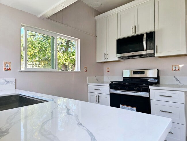 Building Photo - 63-69 S Greenwood Ave