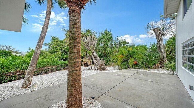 Building Photo - 7665 Sanderling Rd