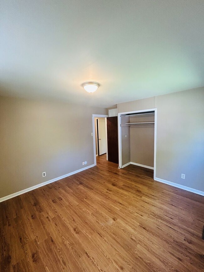 Building Photo - Charming 3-Bedroom Ranch in Prime Location!
