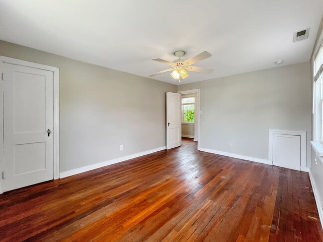 Building Photo - Charming 3-Bedroom Brick Colonial in Edgewood