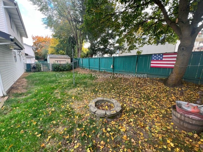 Building Photo - 3 bed, 2 bath house