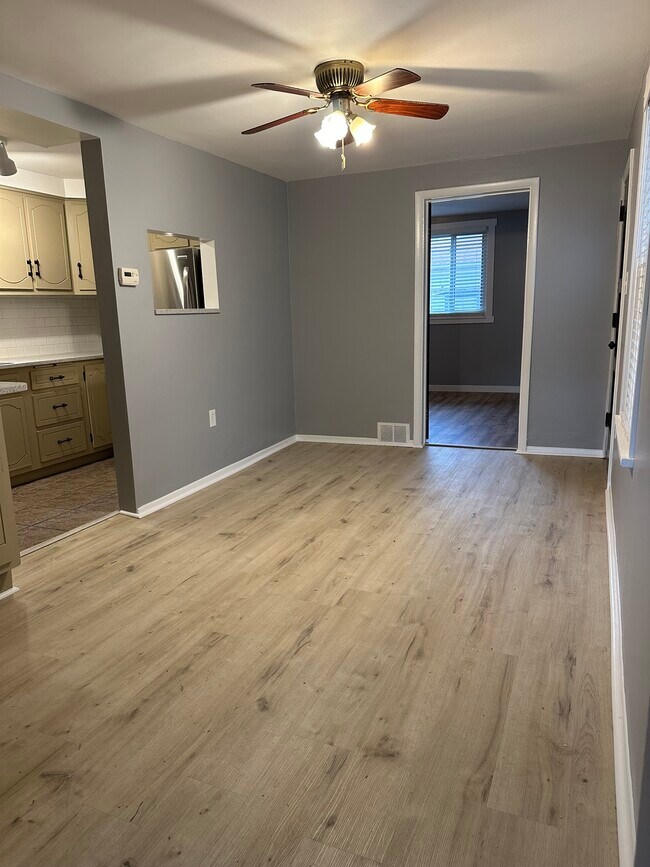 Building Photo - 203 Mansfield Ave