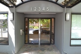 Building Photo - 12345 Roosevelt Way NE