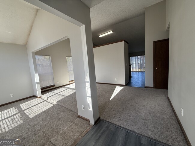 Building Photo - 235 Whirlwind Ct