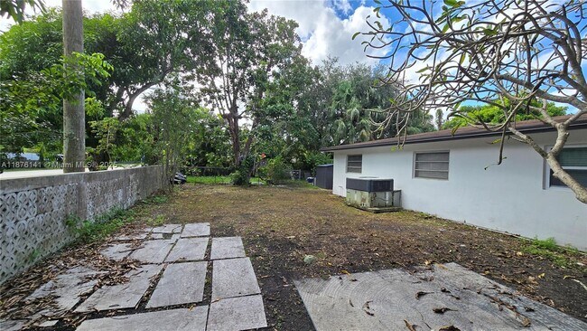 Building Photo - 15120 SW 87th Ave