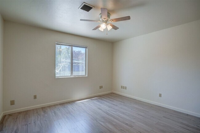 Building Photo - 229 N Arizona Ave