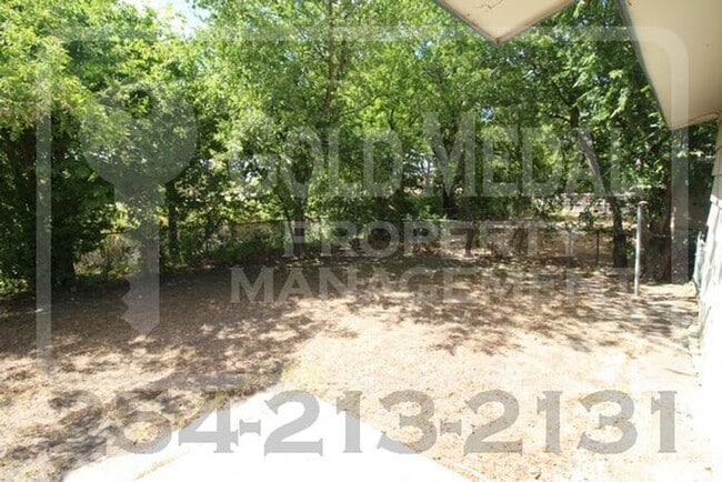 Building Photo - 1201 Santa Rosa Dr