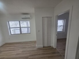 Building Photo - 5900 NE 1st Ave