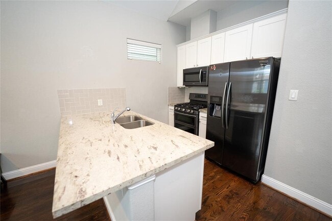 Building Photo - 5411 Camaguey St