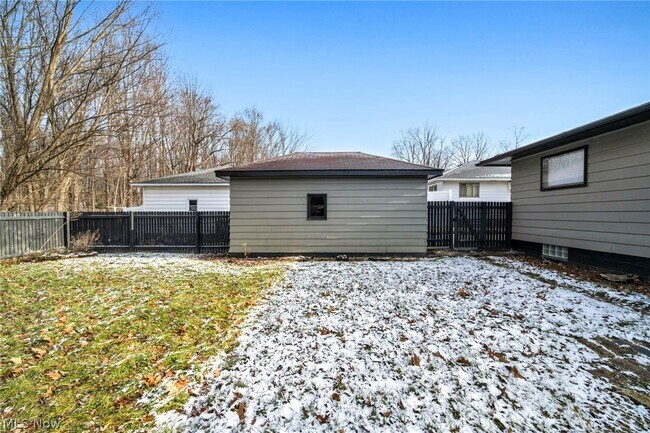 Building Photo - 1171 Jason Ave