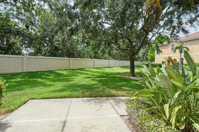 Building Photo - 3645 Parkridge Cir