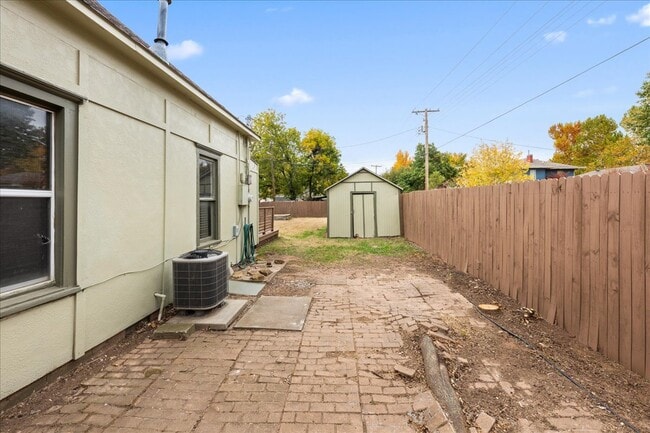 Building Photo - 19 E Wayne Ave