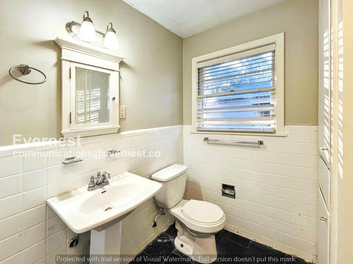 Building Photo - 1521 Wilhurst St