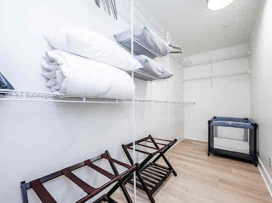 Building Photo - 428 Island Pointe Dr